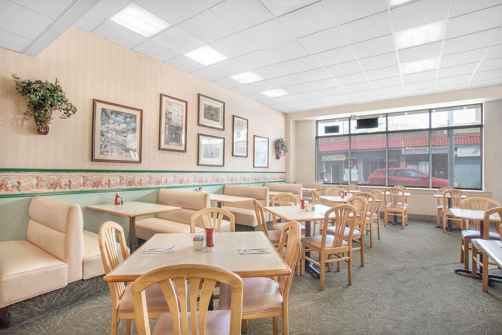 Howard Johnson by Wyndham Atlantic City 35/40