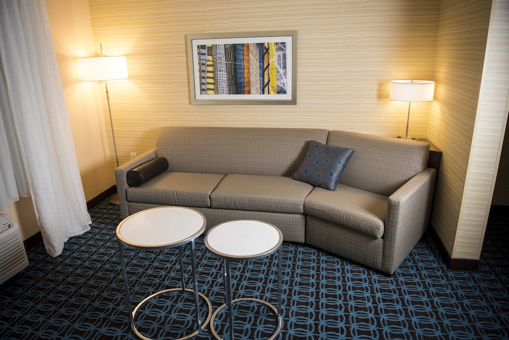 FAIRFIELD INN & SUITES CINCINNATI UPTOWN/UNIVERSITY AREA 32/50