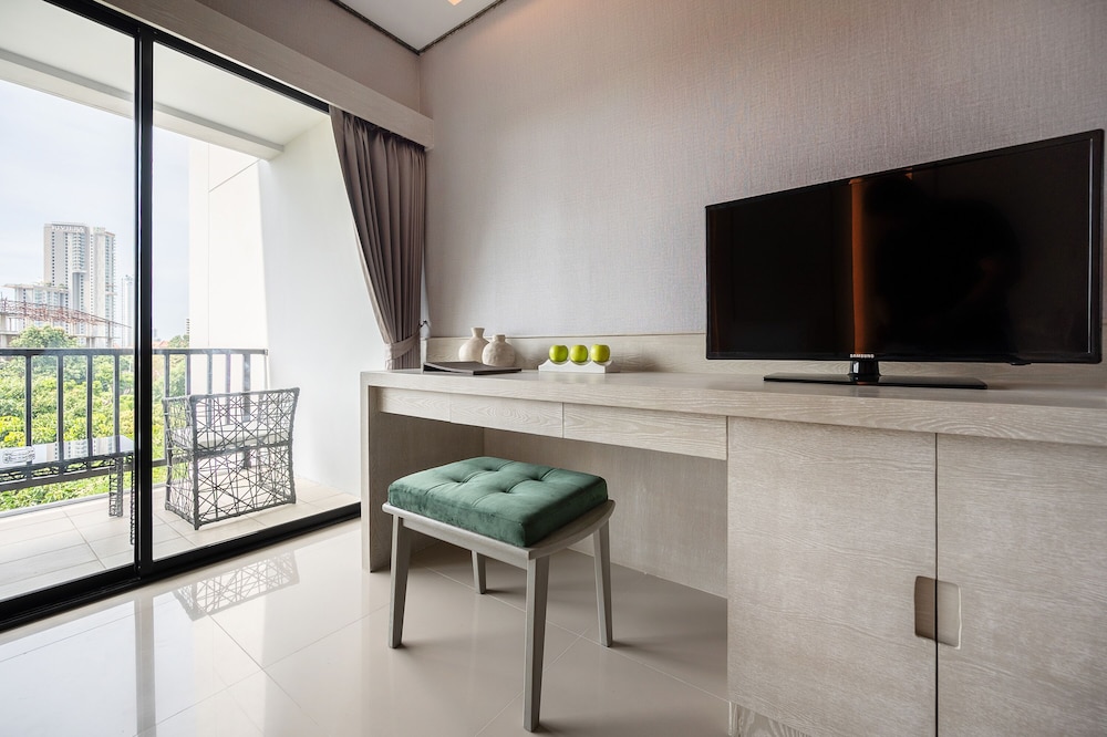 Manhattan Pattaya Hotel 50/50