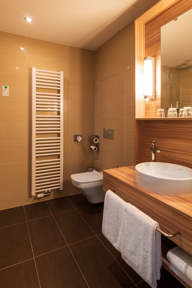 STAR INN HOTEL PREMIUM DRESDEN IM HAUS ALTMARKT, BY QUALITY(Formerly Star Inn Hotel Premium Dresden 25/38