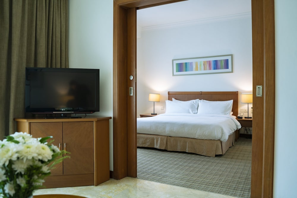 HOLIDAY INN RESORT BATAM 18/80