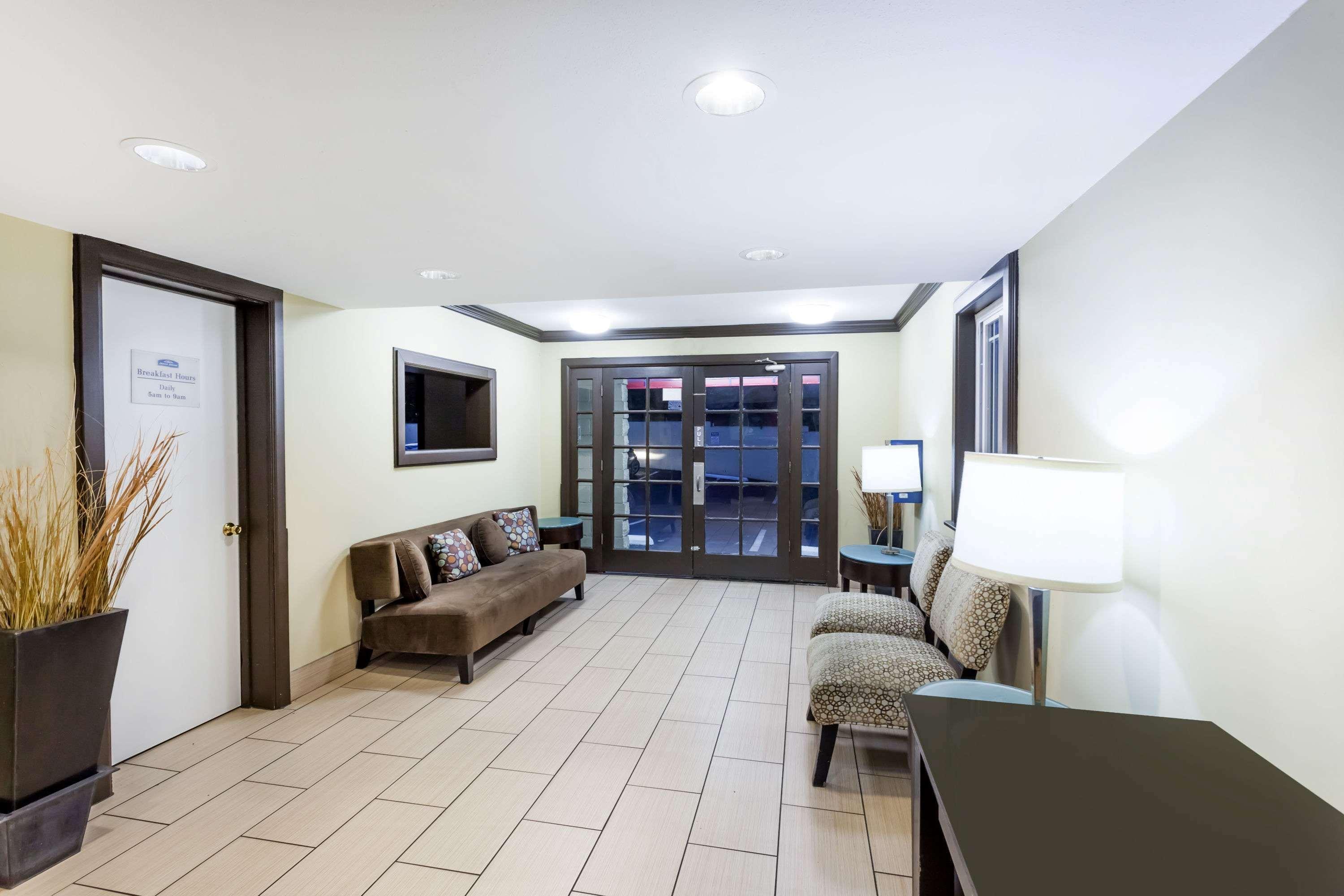Howard Johnson By Wyndham San Diego Hotel Circle 17/25