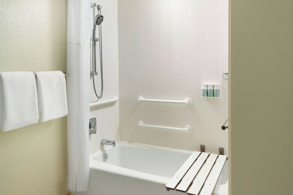 Room, 2 Queen Beds, Sofa, Courtyard Marriott Victorville 5/6
