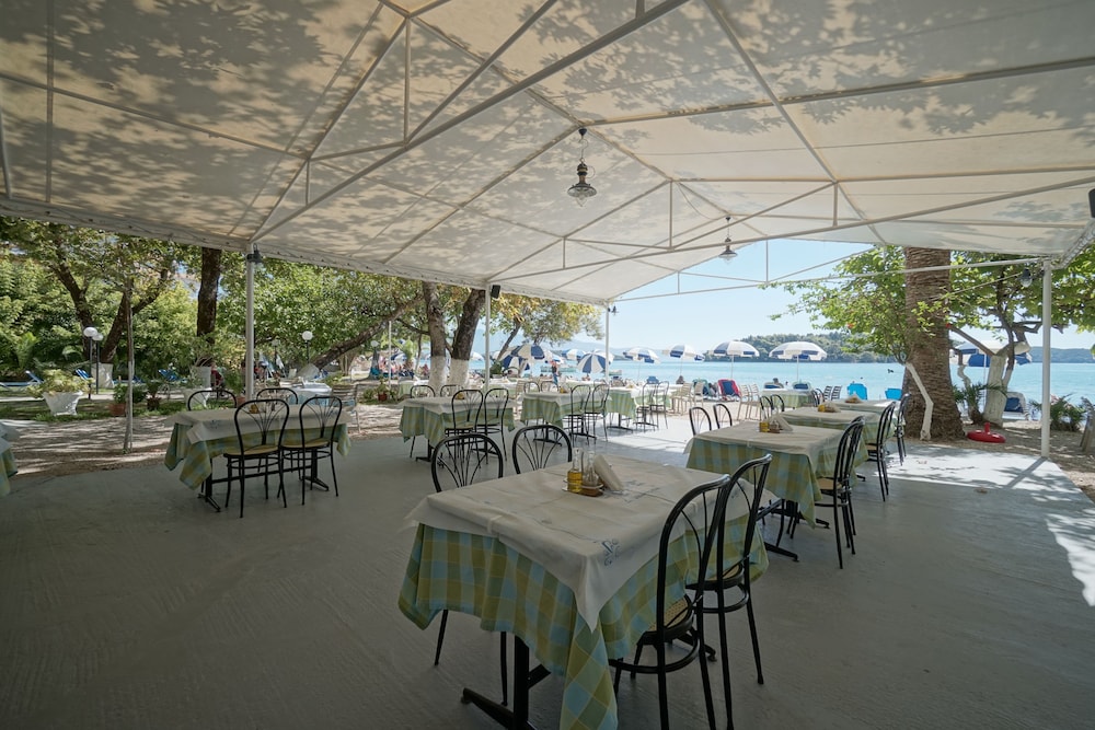 Avra Beach Hotel 30/55