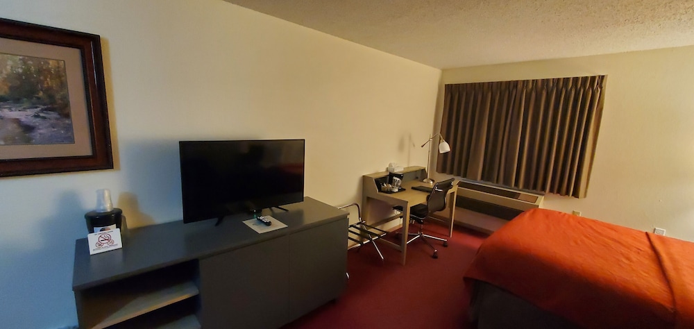 Pictured Rocks Inn & Suites 47/70