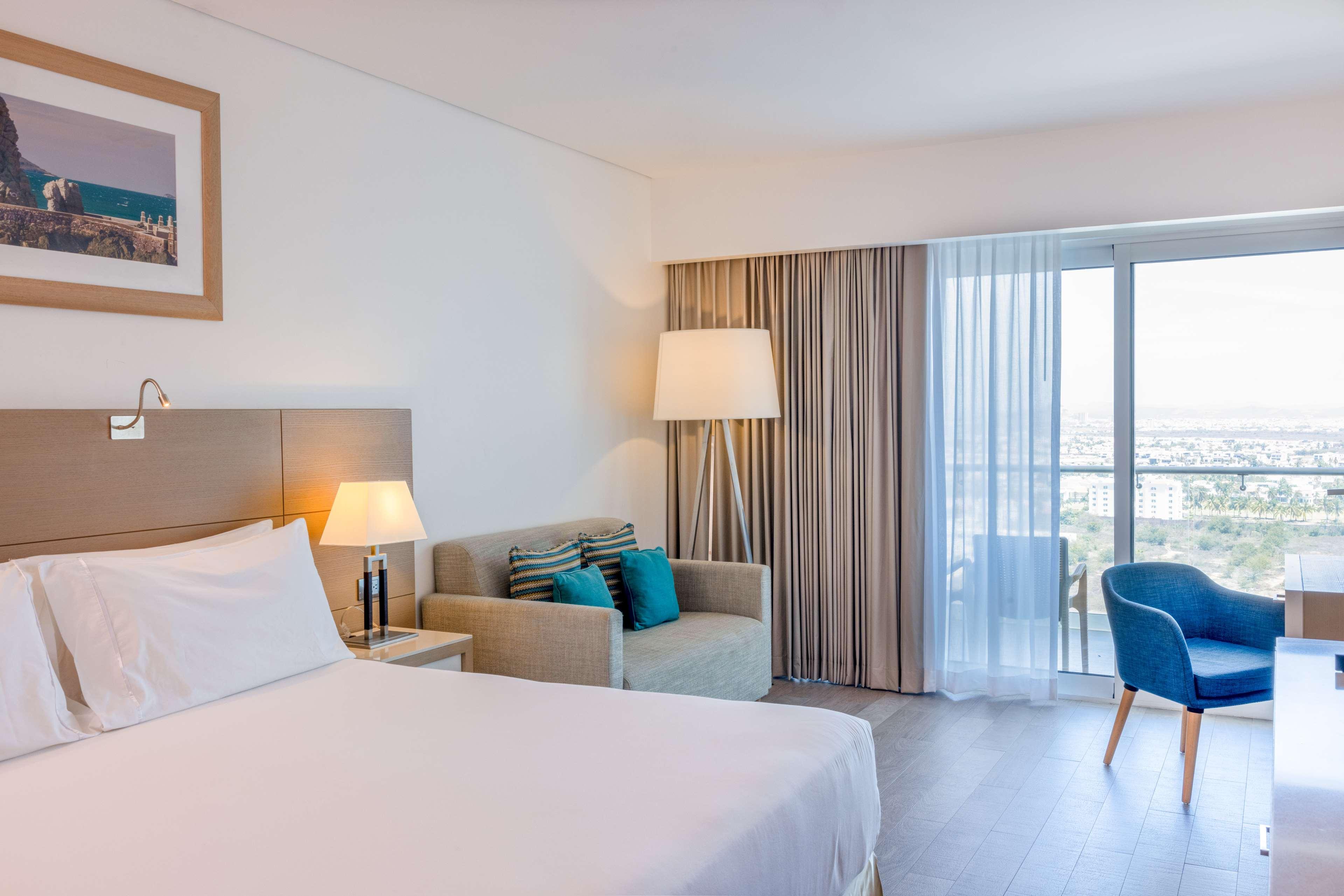 JUNIOR SUITE, QUEEN BED, OCEAN VIEW, BALCONY
