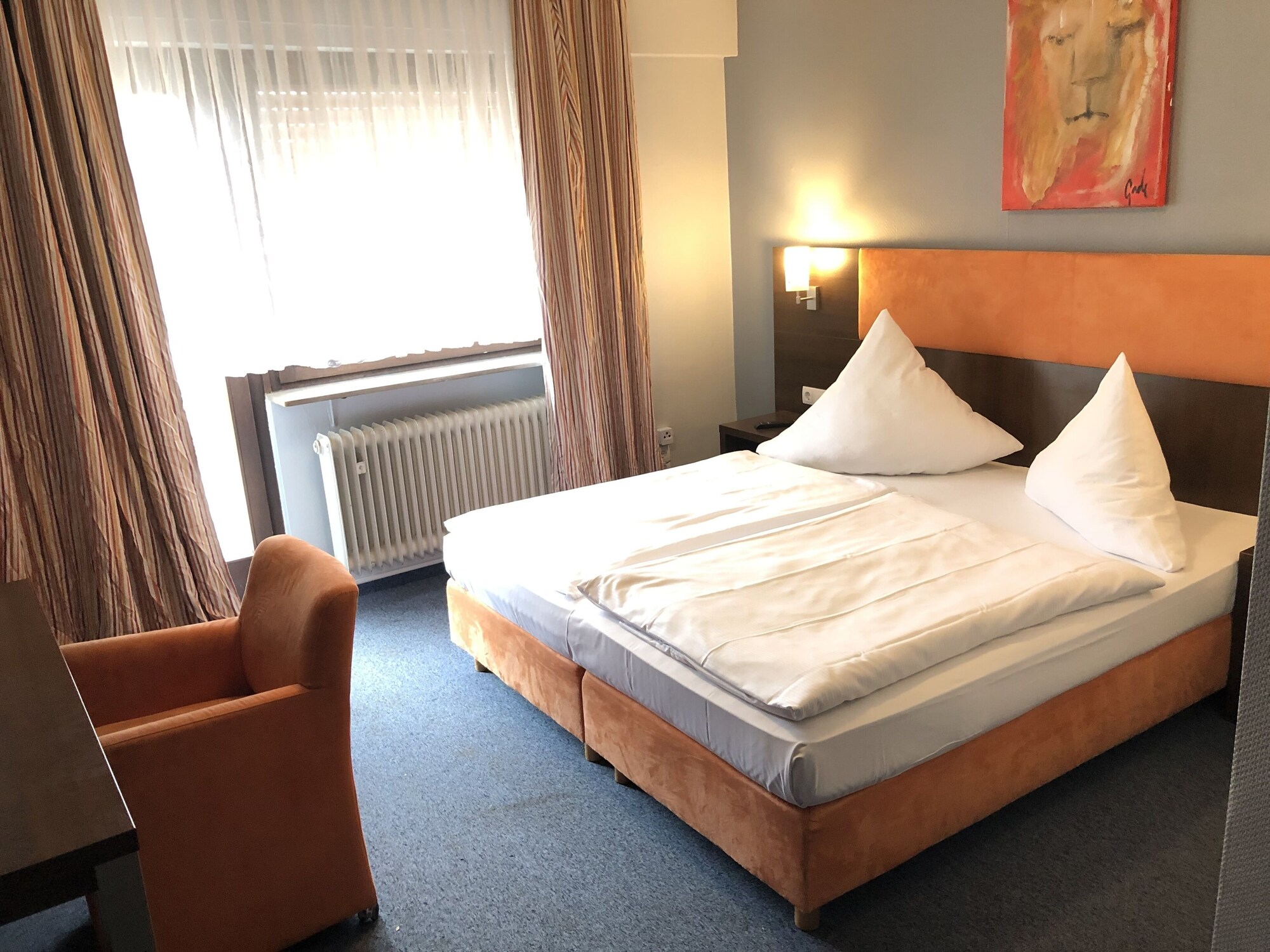 ROOM, DOUBLE BED