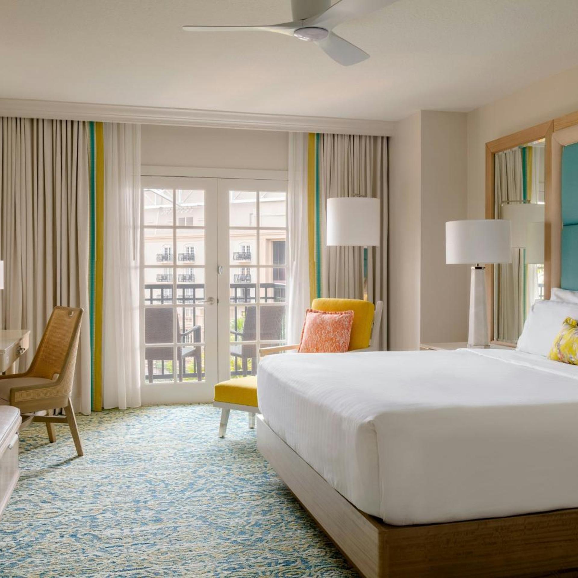 Emerald Bay, King Bed, Atrium View, Balcony, Accessible