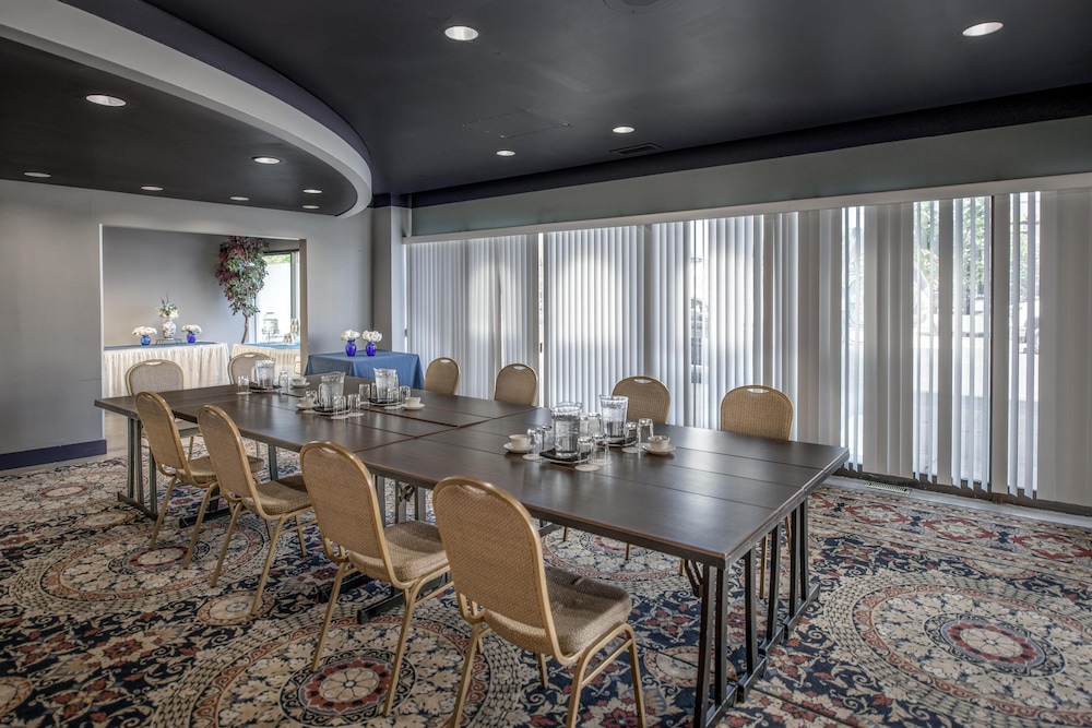 Coast Prince George Hotel by APA 39/50