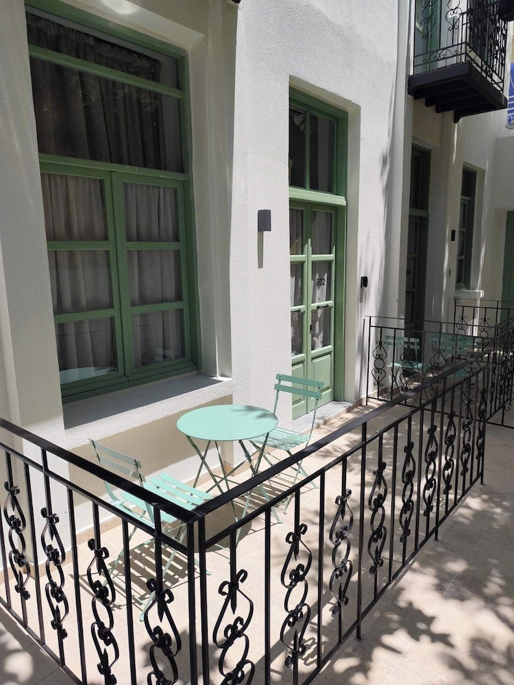 Acandia Hotel 6/63