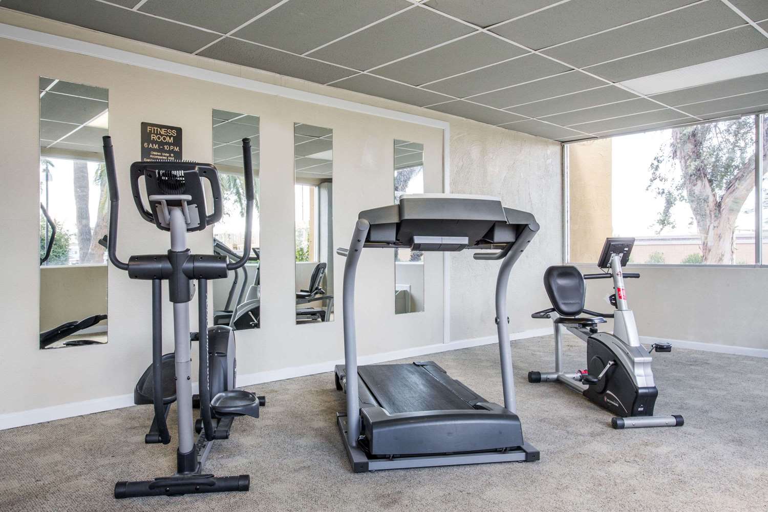 Days Hotel By Wyndham Peoria Glendale Area 12/24