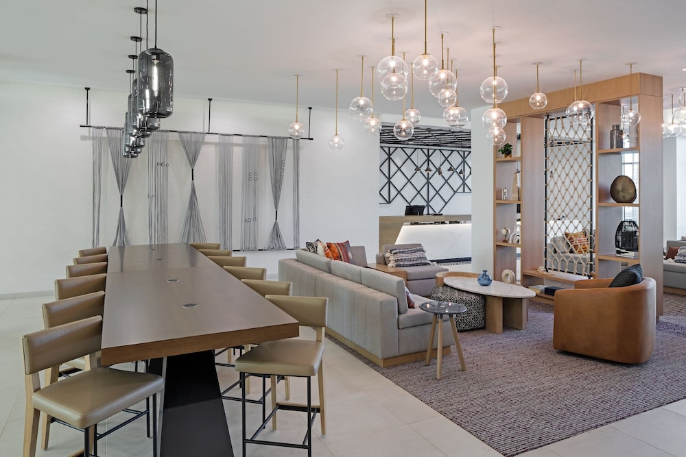 Residence Inn Chatsworth 24/43