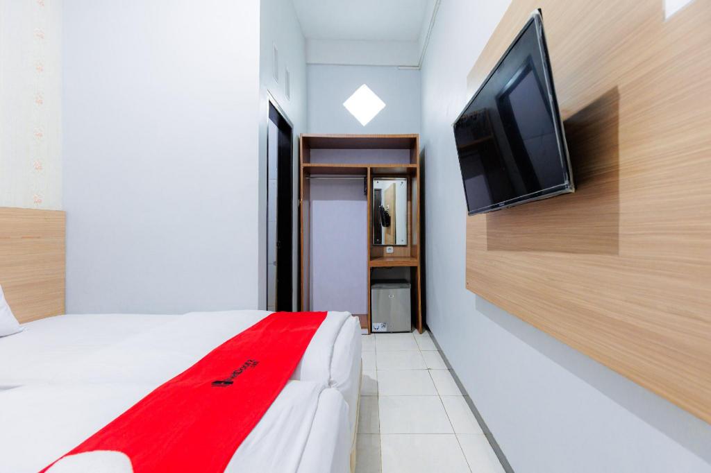 RedDoorz Plus near Malang Town Square 17/50