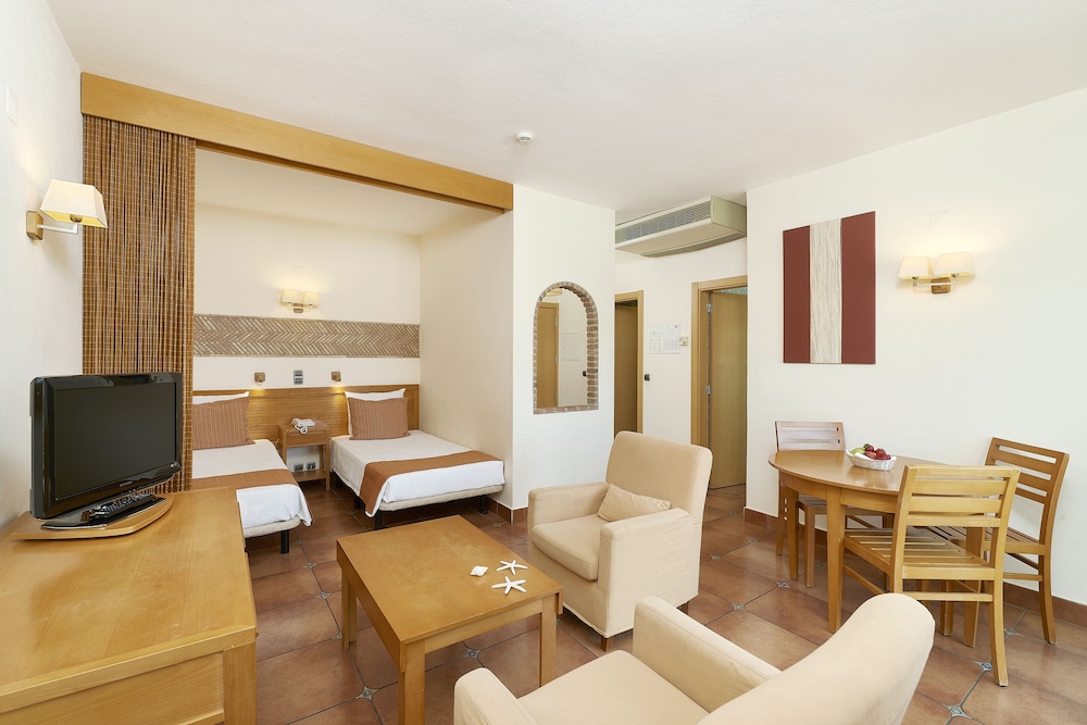 Oceanus Aparthotel 41/63