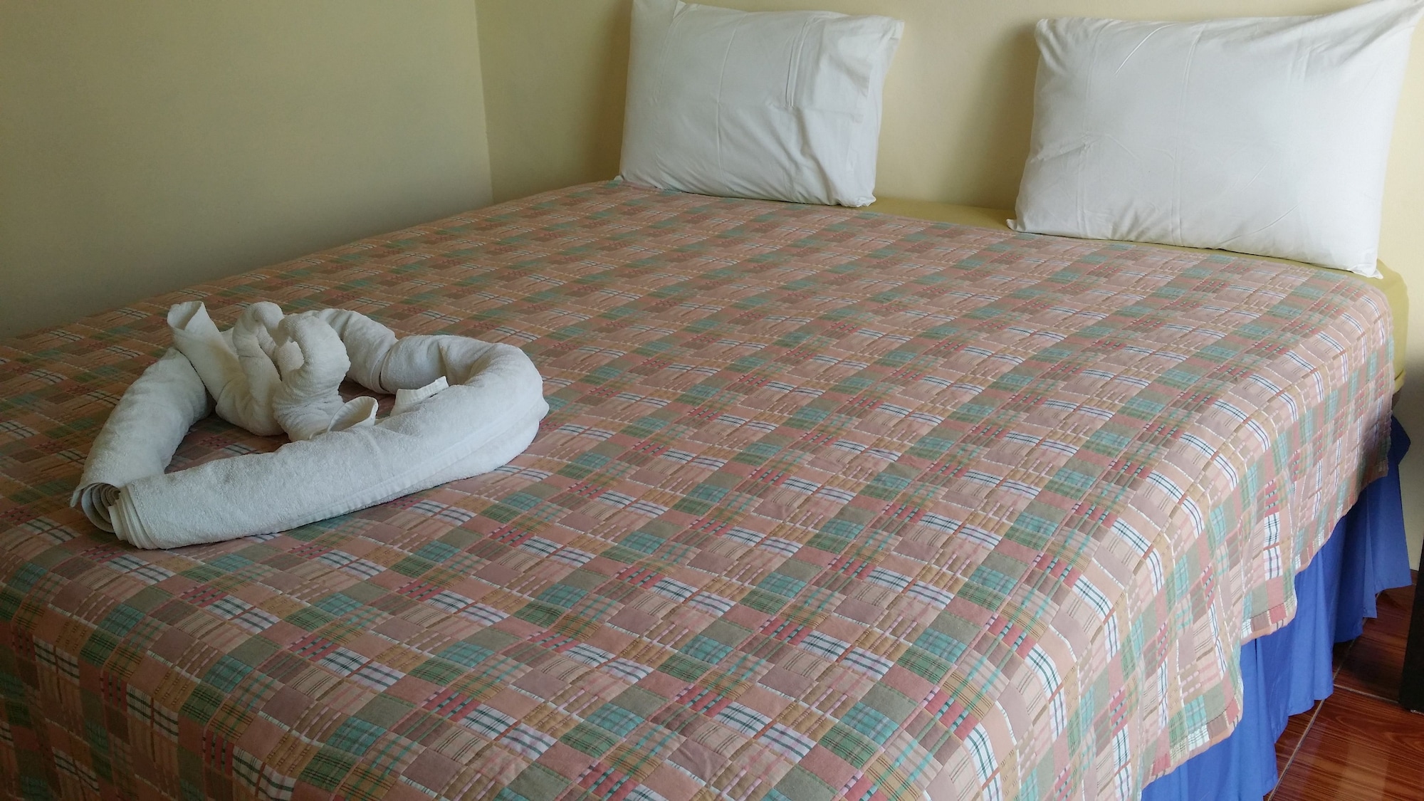 ROOM, DOUBLE BED