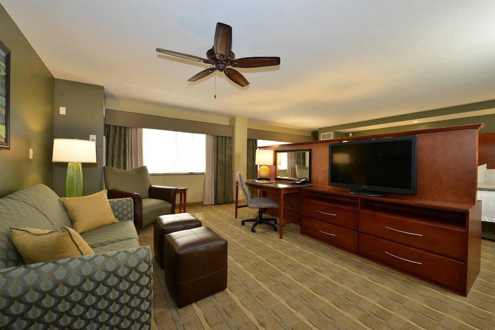 Oshkosh Waterfront Hotel & Conference Center 38/58