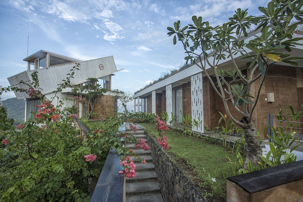 Seven Havens Residence 67/71