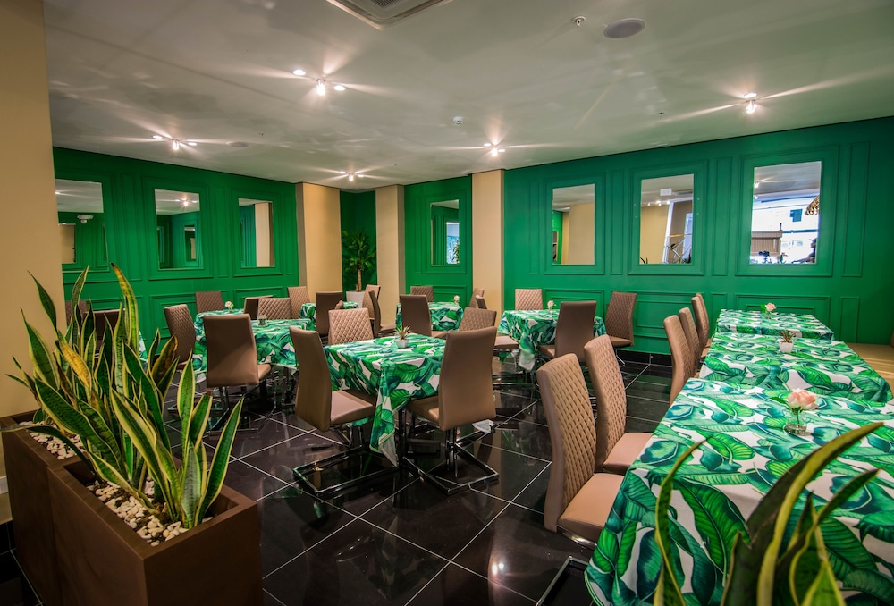 Innfiniti Hotel Suites 37/42