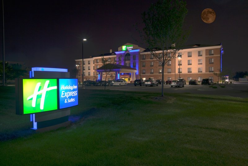 Holiday Inn Express Hotel And Suites Detroit North Troy 2/63