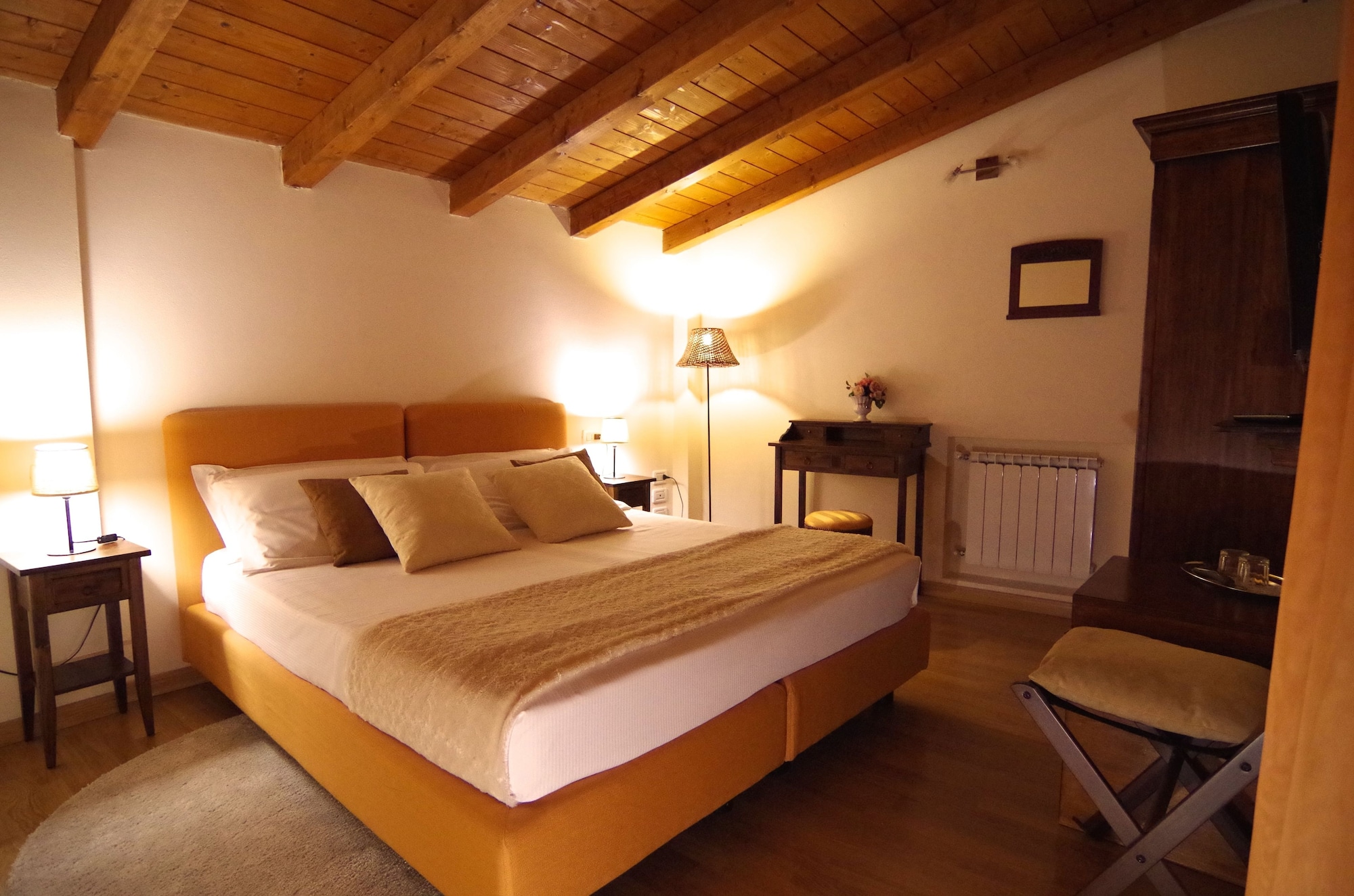COMFORT, DOUBLE OR TWIN BED