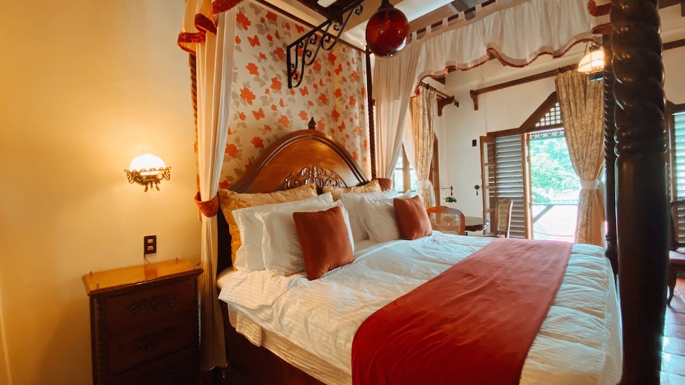 Suite, King Bed