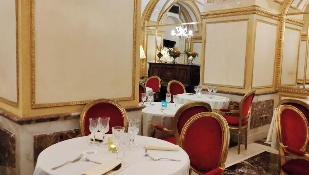 Des Epoques Hotel 54/63