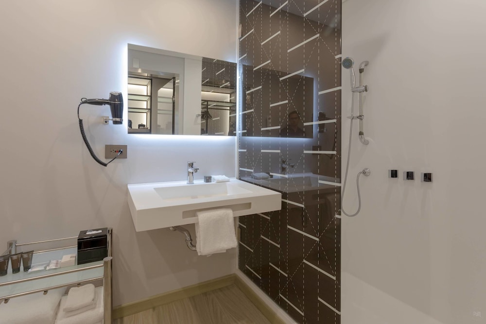 AC Hotel by Marriott Santa Marta 63/65