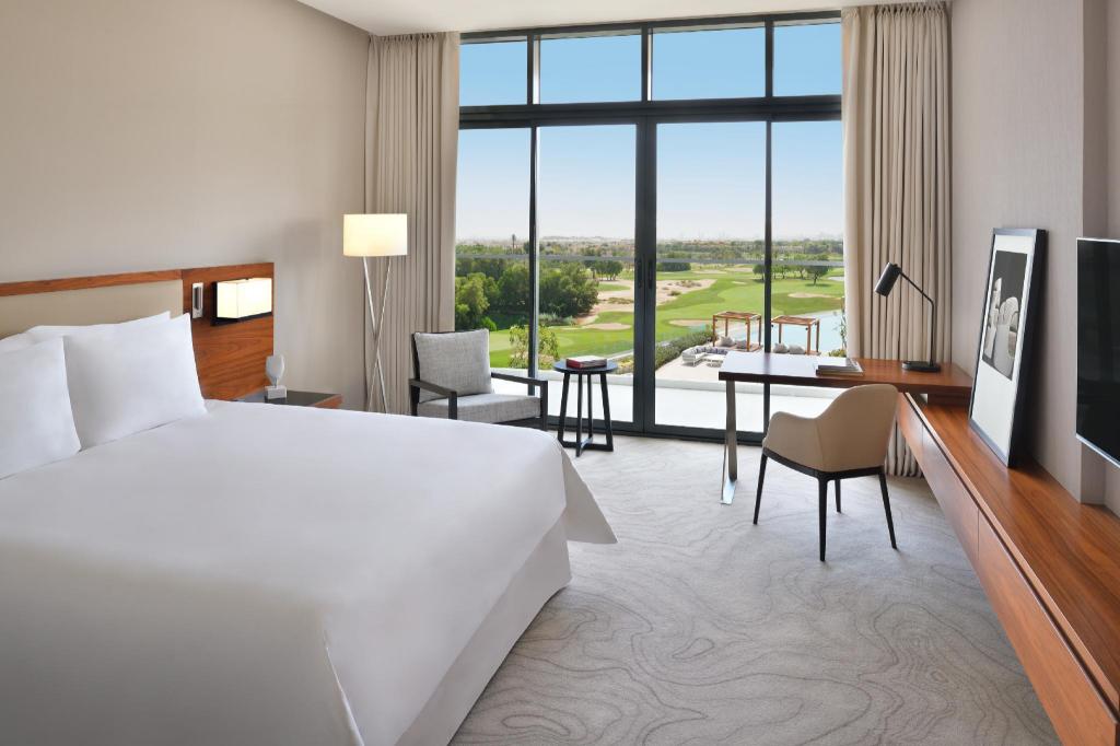 Executive, Suite, King Bed, Golf Course View