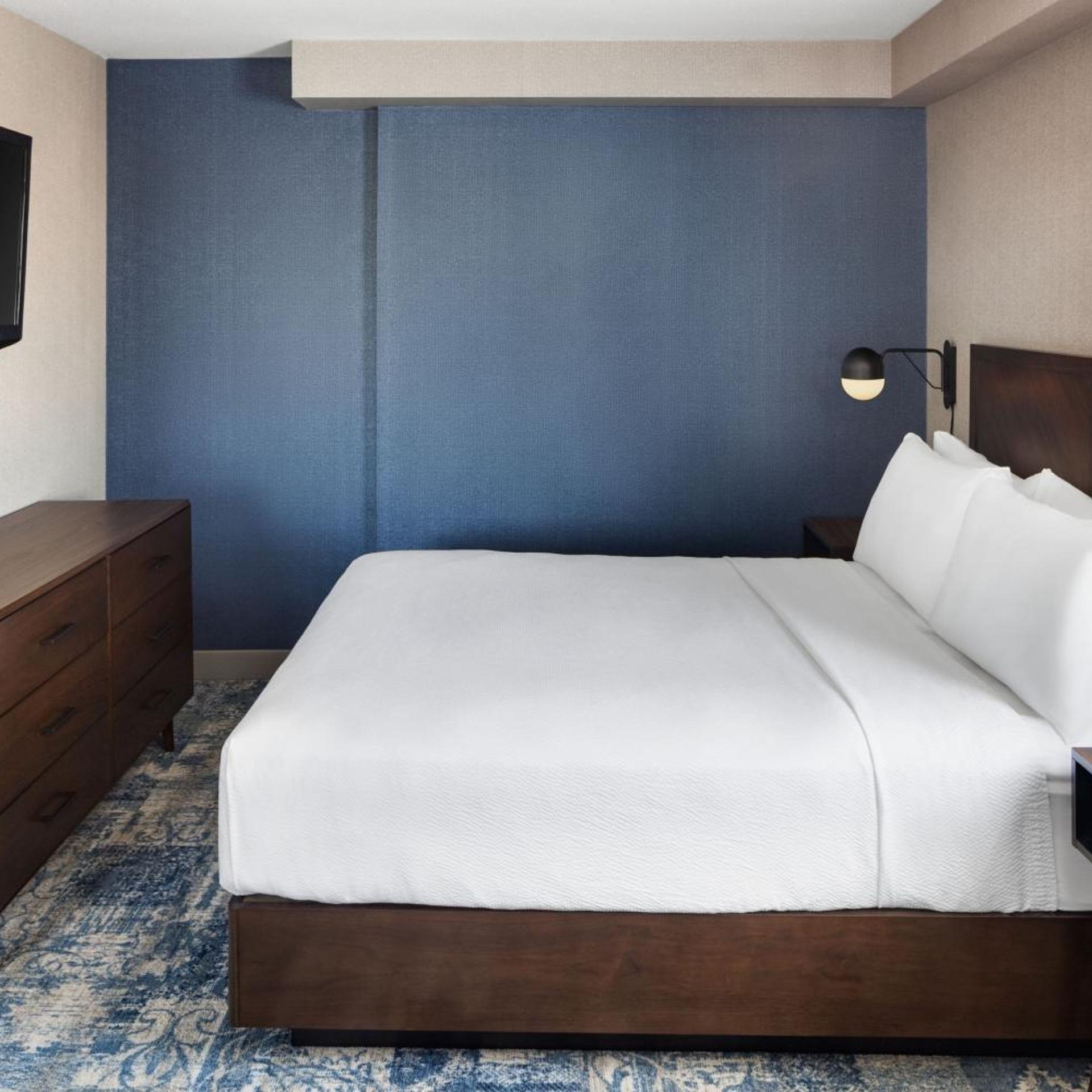 جناح بسرير كوين بغرفة نوم واحدة، Four Points by Sheraton Edmonton South 4/6