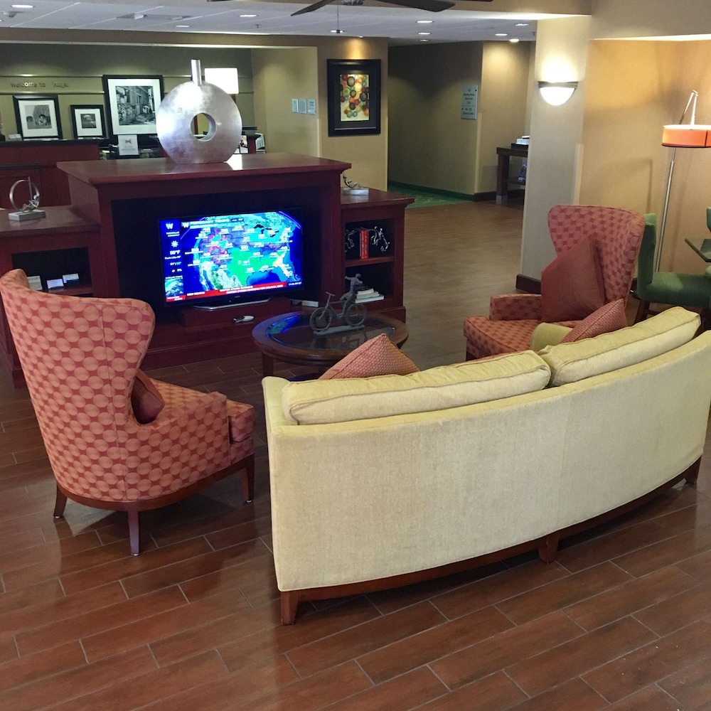 Hampton Inn Hays North of I 70 10/37