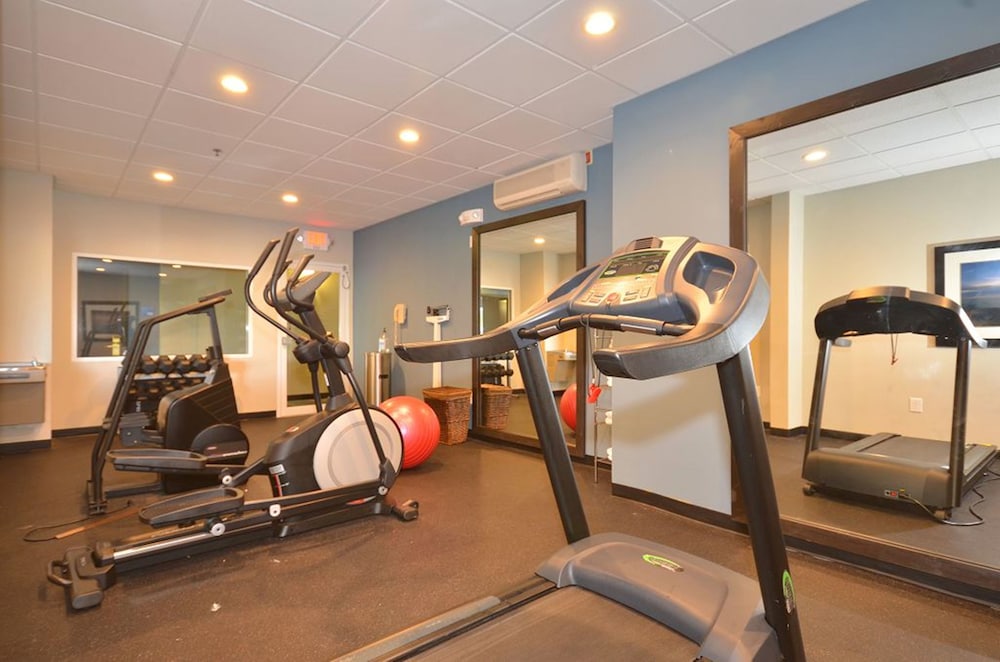 Holiday Inn Express Hotel And Suites Farmington 45/63
