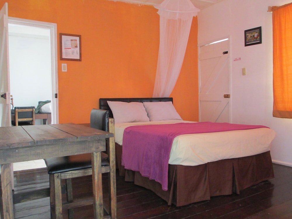 Kingsworth Hostel 8/42