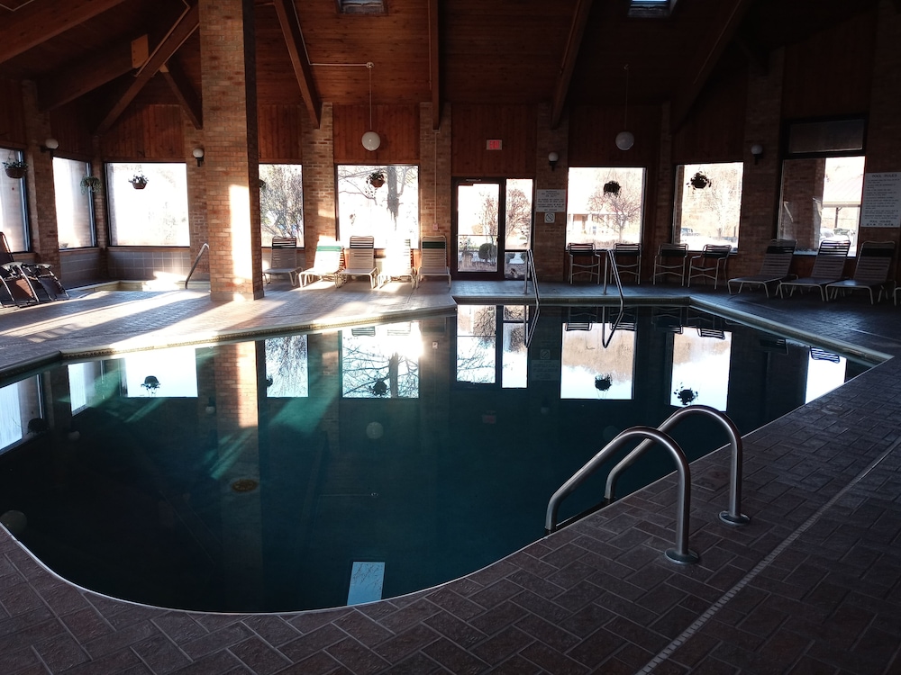 Quality Inn New Martinsville, WV 40/65