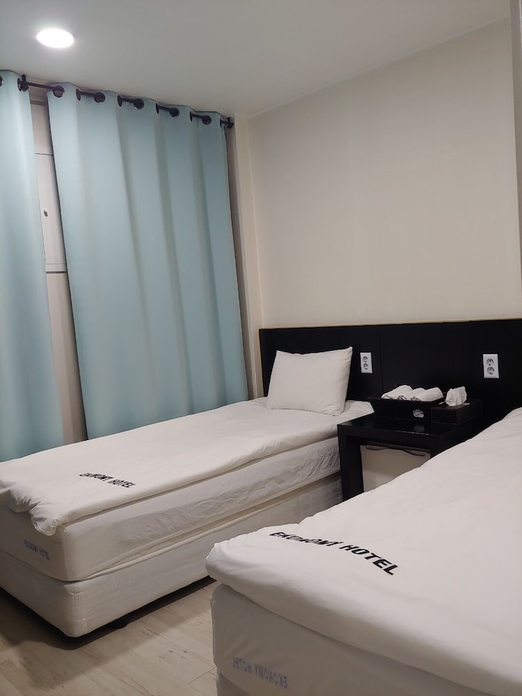 Ekonomy Hotel Gumi 11/30