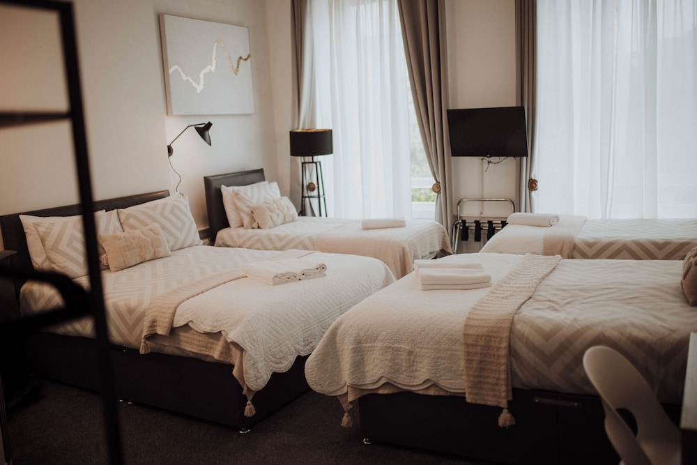 16 PILRIG GUEST HOUSE 11/60