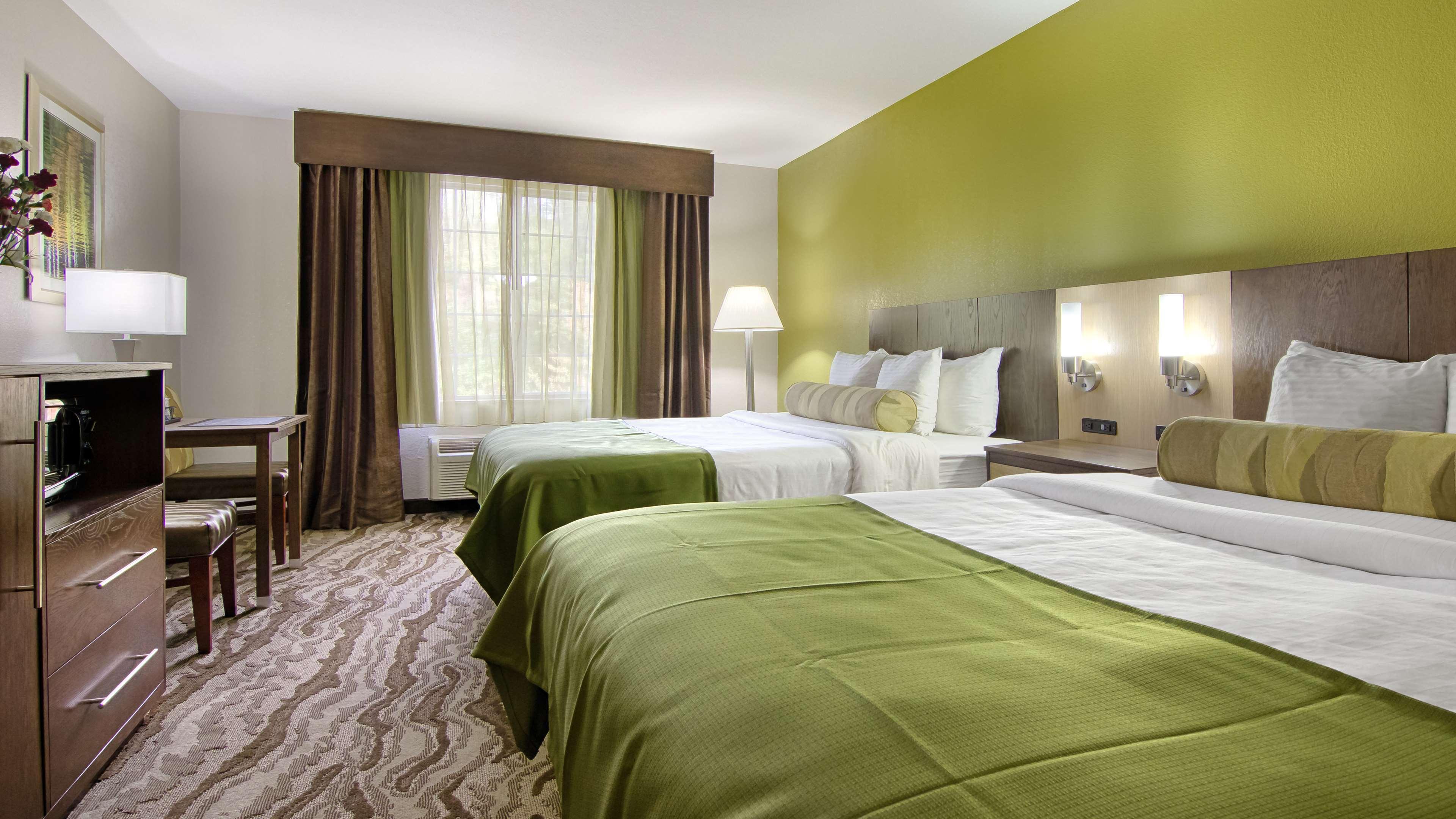 جناح بسريرين كوين، Best Western Plus River Escape Inn & Suites 8/10