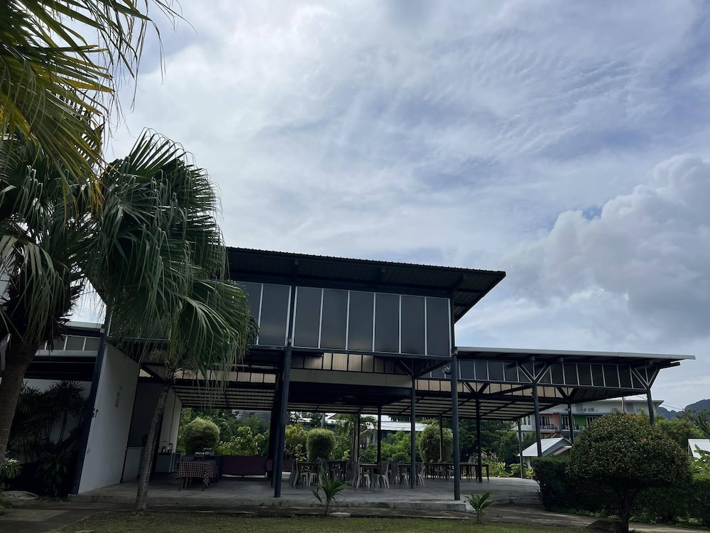Gypsy Sea View Resort 4/69