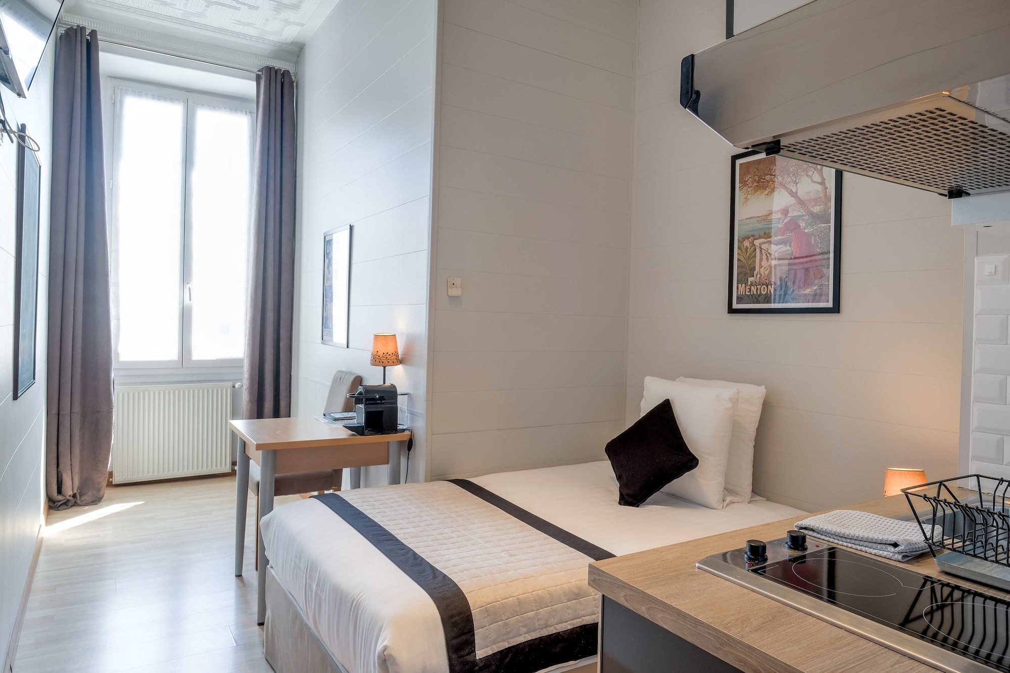 STUDIO, SINGLE, SINGLE BED