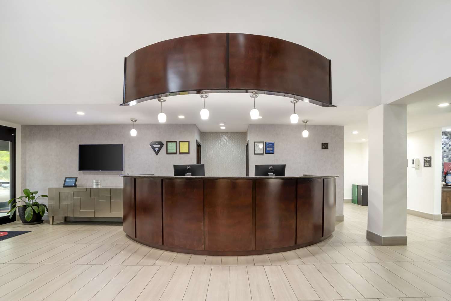 Best Western Plus Daphne Inn & Suites 1/16