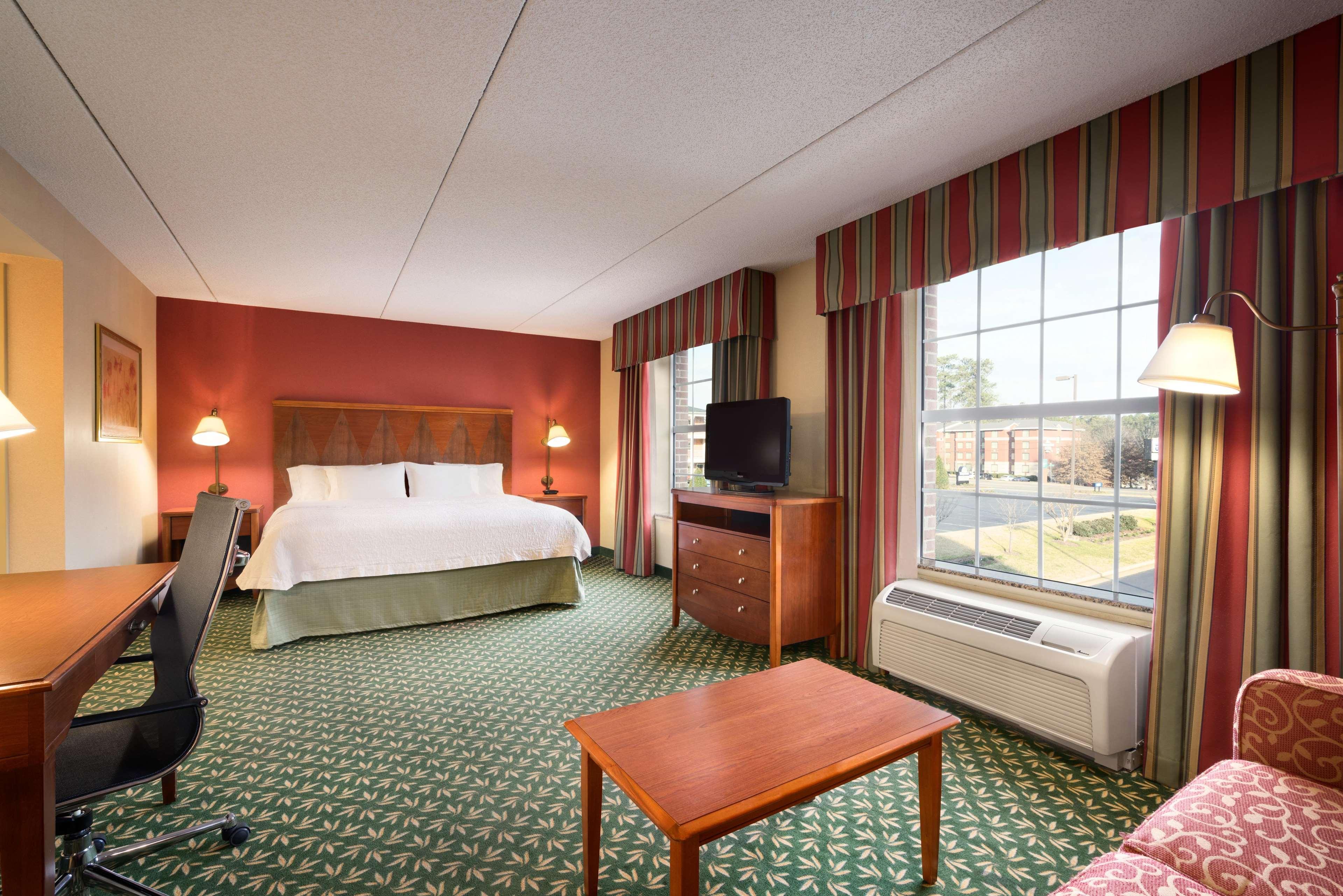 STUDIO, SUITE, KING BED, SOFA