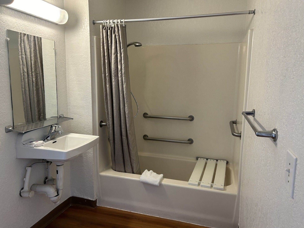 Motel6 Stanton, CA - Anaheim West 57/60