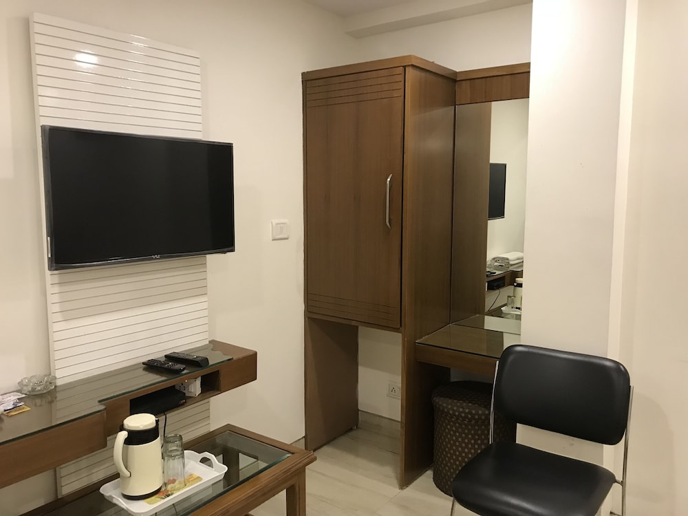 Hotel Avtar At New Delhi Railway Station 43/50