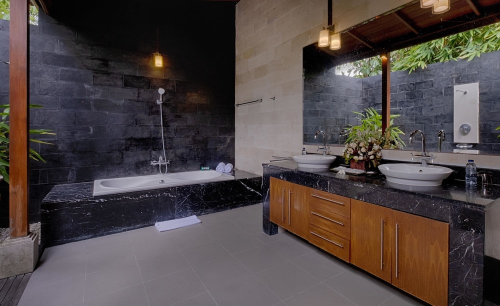 Kutus Kutus Ketewel Villa 6/34