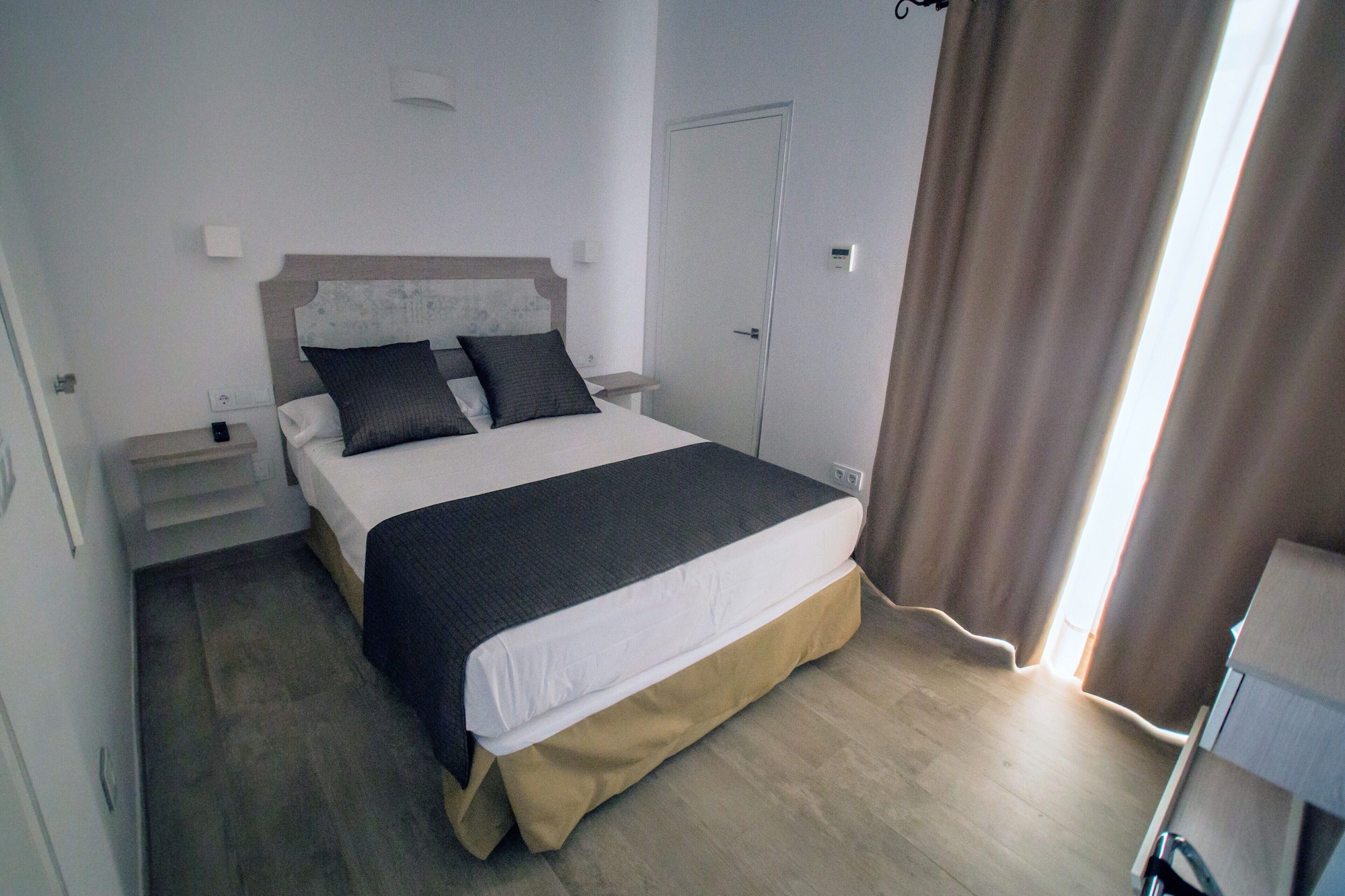 ECONOMY, DOUBLE BED