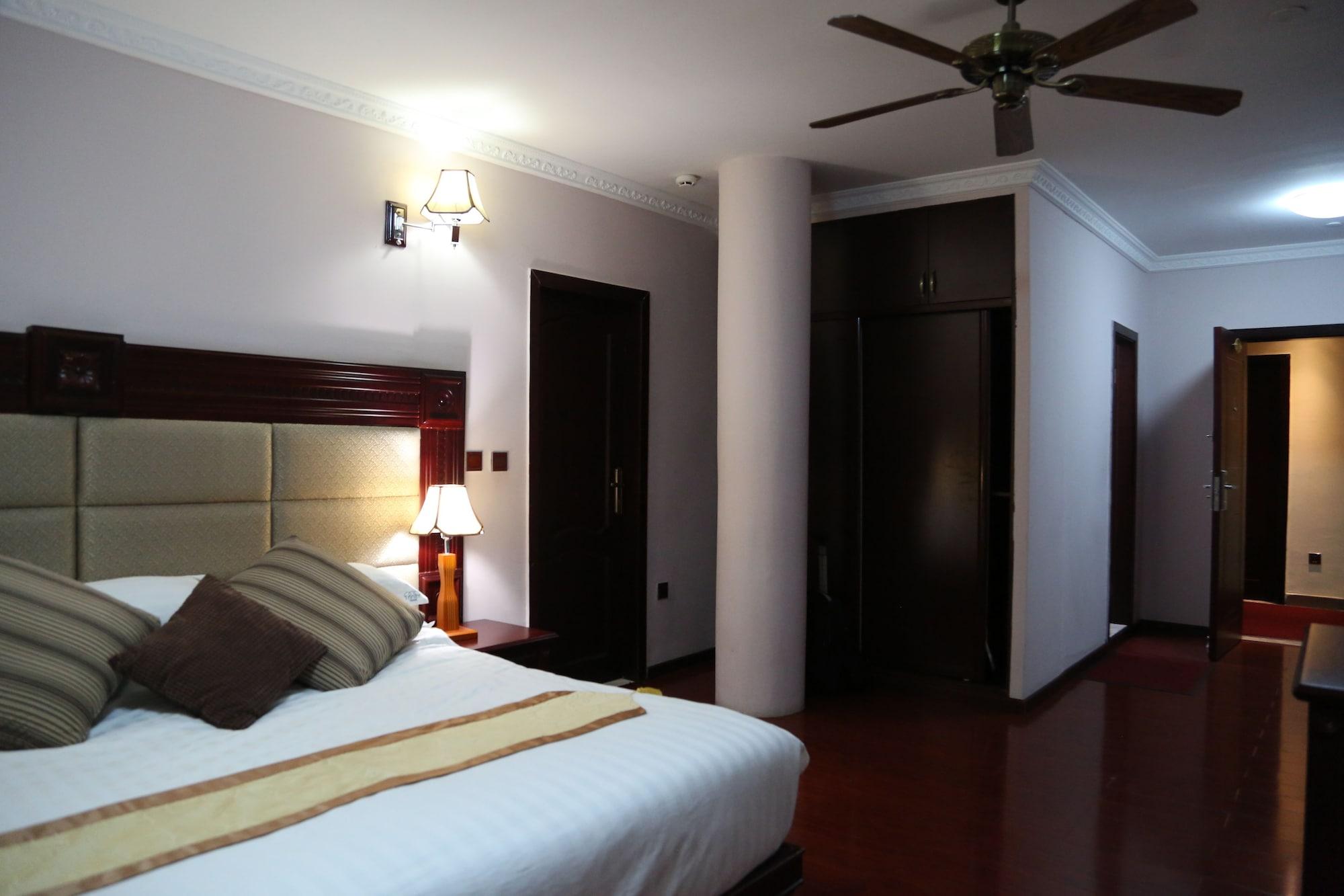 Trinity Hotel 7/43