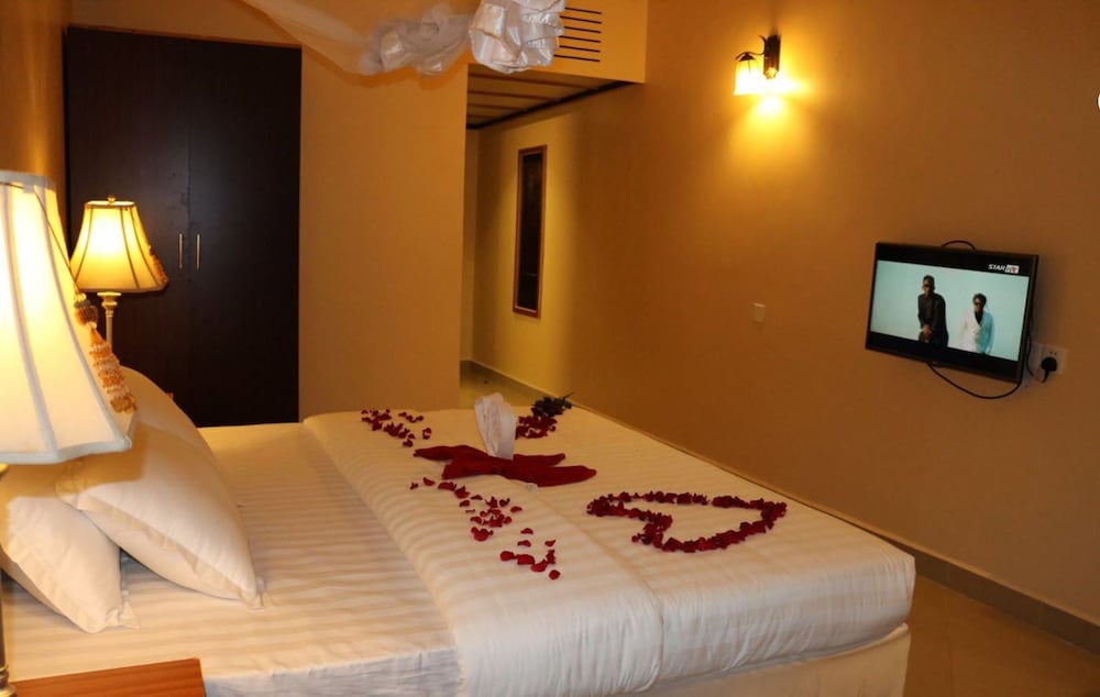 Pulickal Airport Hotel 18/50