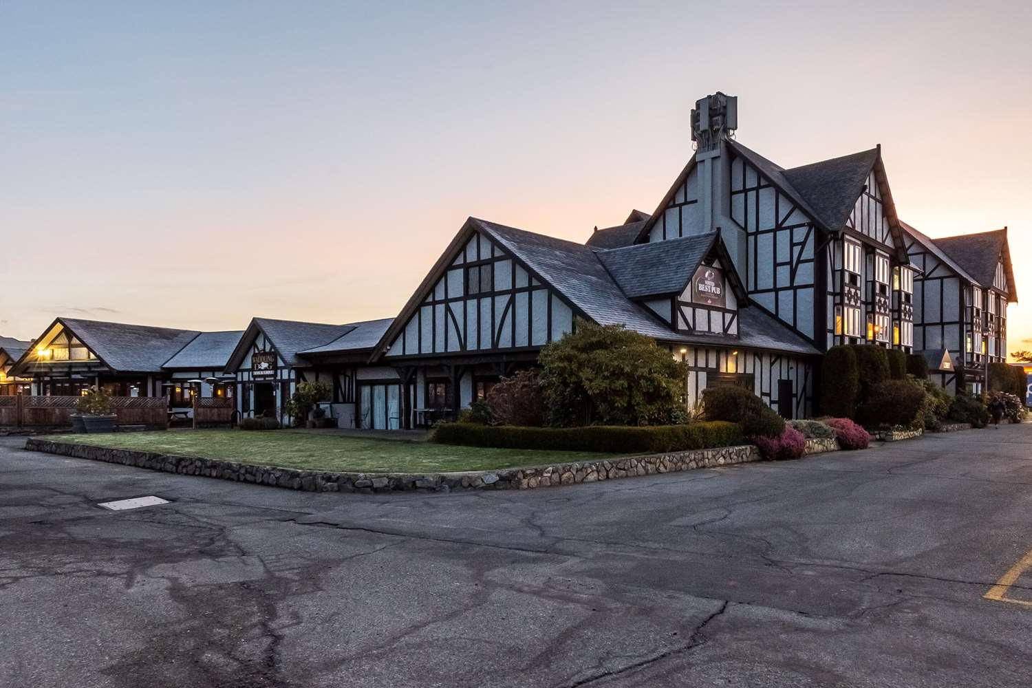 Quality Inn Waddling Dog Saanichton 35/37