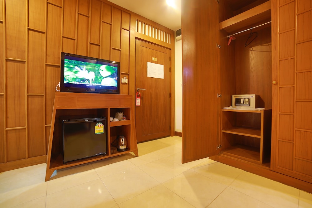 Lotus Hotel Patong 9/59