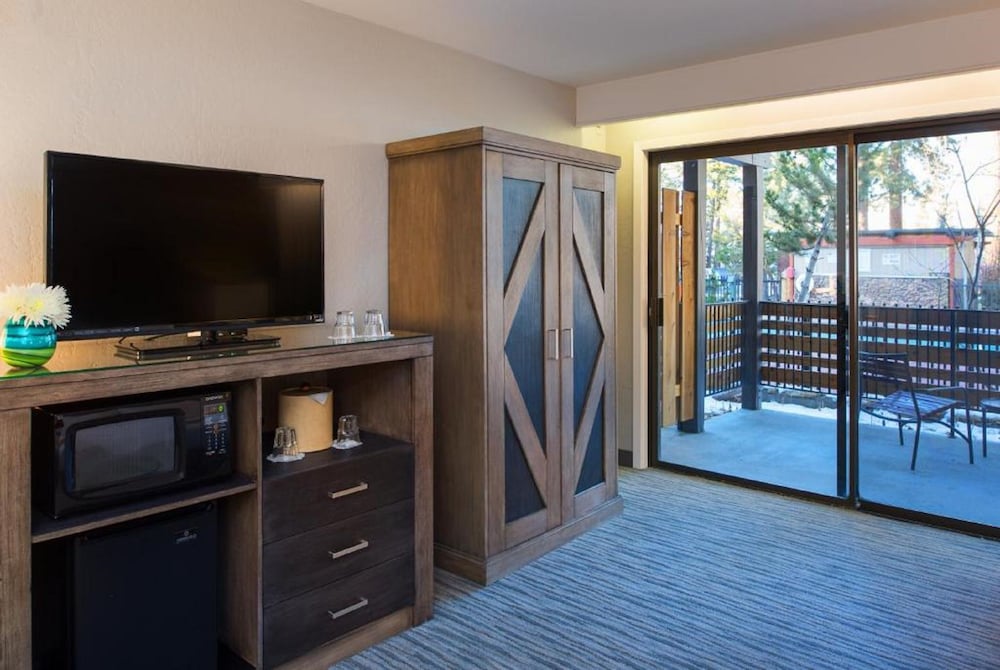 Hotel Azure Tahoe 3/39