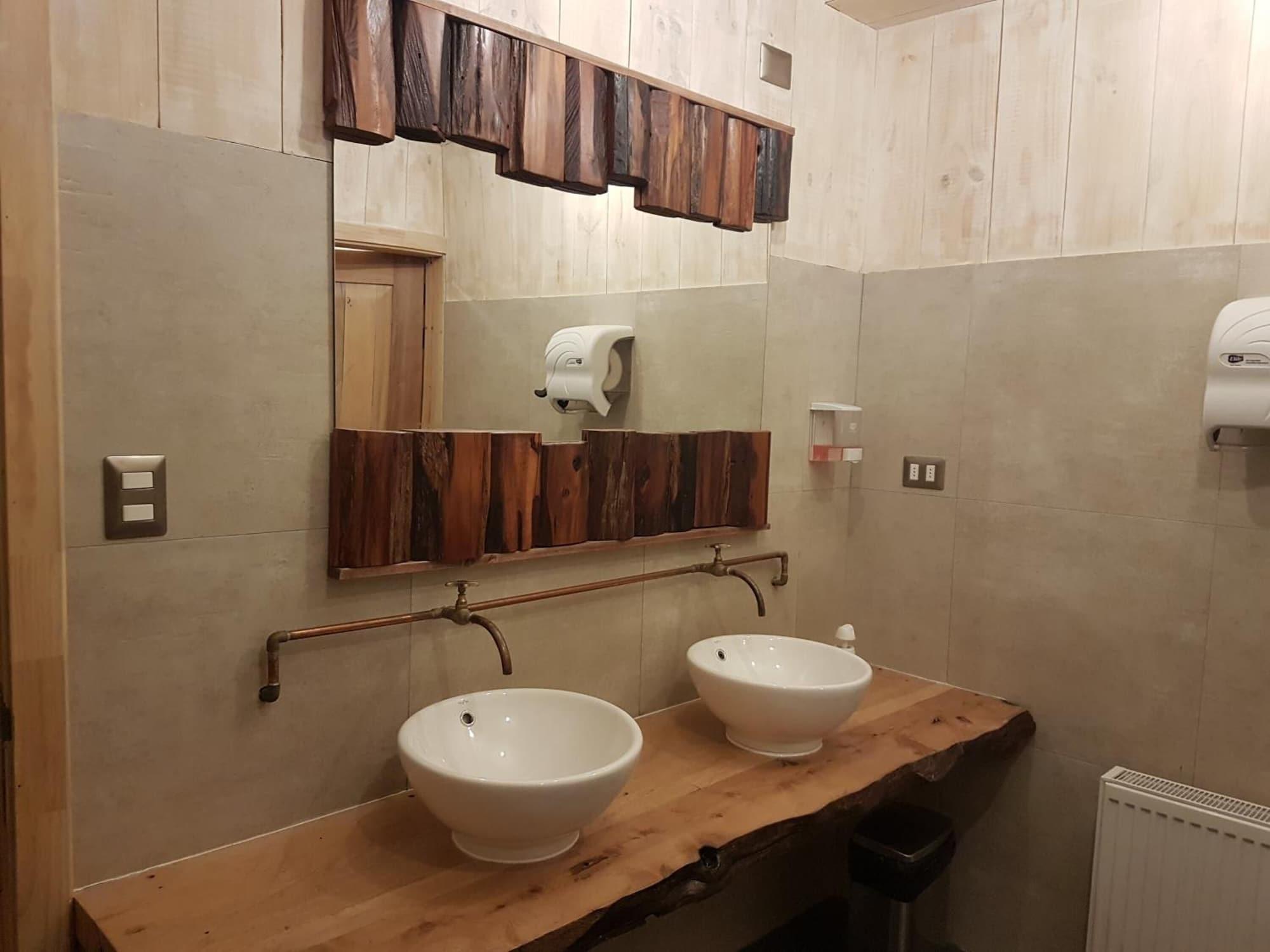 Hotel & Cafe Veliche 48/50